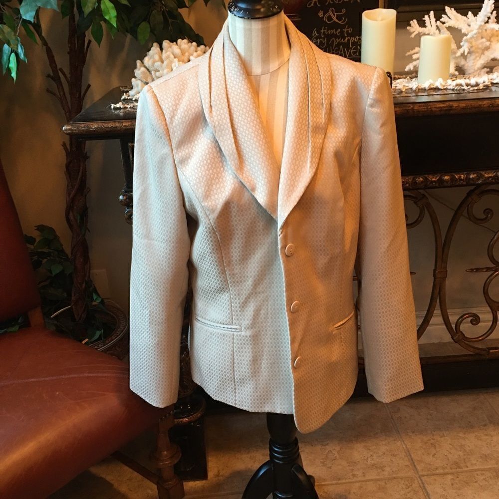 16 Larry Levine Suit - Blazer & Skirt